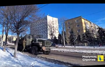 В Мариуполе обломки российской ПВО прилетели по казарме оккупантом В Мариуполе обломки российской ПВО прилетели по казарме оккупантом