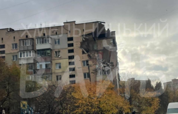 У Хмельницькому пролунав вибух у багатоповерхівці, після чого обрушилися кілька поверхів: кадри У Хмельницькому пролунав вибух у багатоповерхівці, після чого обрушилися кілька поверхів: кадри