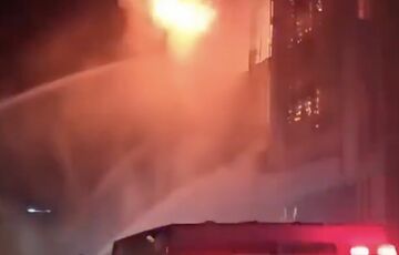 В Іраку загорівся торгівельний центр: загинули десятки людей В Іраку загорівся торгівельний центр: загинули десятки людей