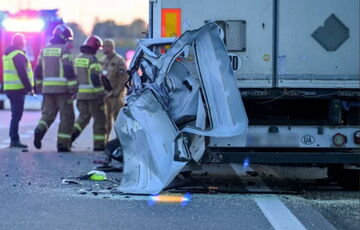 У Польщі в ДТП із вантажівкою загинули двоє українців: фото
