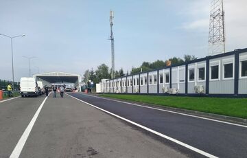 В пункте пропуска Краковец остановили пропуск транспорта В пункте пропуска Краковец остановили пропуск транспорта