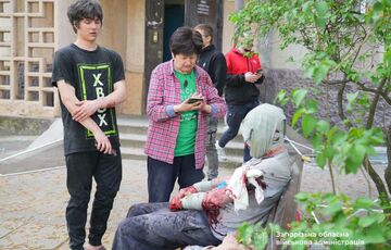 Россияне ударили по многоэтажке в Запорожье: уже один погибший и двое пострадавших (видео)