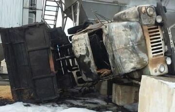 Під Харковом загорілася вантажівка з зерном Під Харковом загорілася вантажівка з зерном