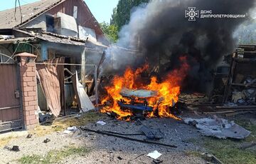 Россияне ударили БПЛА по легковому авто в Никополе, есть погибший (фото)