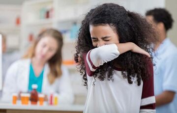 Комаровский рассказал, как нужно правильно чихать Комаровский рассказал, как нужно правильно чихать