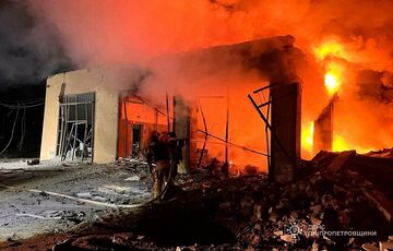 Россияне ударили по гражданской инфраструктуре Кривого Рога: есть жертвы Россияне ударили по гражданской инфраструктуре Кривого Рога: есть жертвы