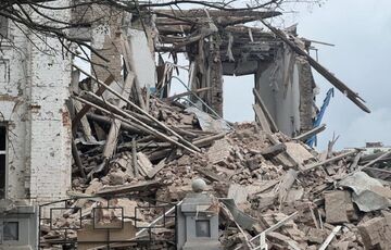 Рашисти скинули авіабомбу на місце видачі ”гуманітарки” в Оріхові: є жертви та поранені