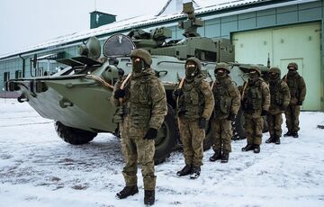 Оккупанты зверски обезглавили живого украинского военного: в сеть попали кадры 