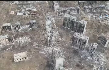 Росія повністю розбомбила Торецьк: фото, відео