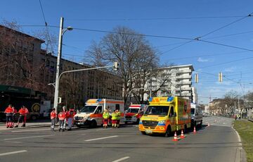 У Німеччині автомобіль в'їхав у натовп: є загиблі У Німеччині автомобіль в'їхав у натовп: є загиблі