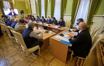 Зеленський зустрівся з учасниками трьох революцій і елітою