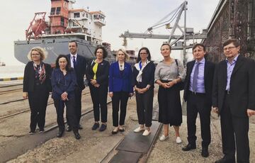 До Одеси прибули посли G7 для контролю роботи ”зернового коридору” До Одеси прибули посли G7 для контролю роботи ”зернового коридору”