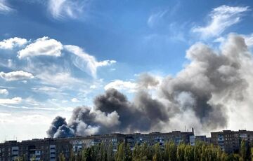 В оккупированном Донецке после взрывов сильный пожар В оккупированном Донецке после взрывов сильный пожар
