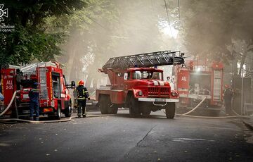 У центрі Одеси згорів хостел та ресторан: фото