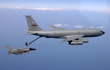 Американский самолет-заправщик KC-135 разбился на западе Ирака