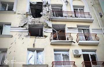 Россия с утра обстреливает Херсон: пострадало учебное заведение в центре Россия с утра обстреливает Херсон: пострадало учебное заведение в центре