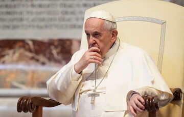 ”Залишив після себе життя”: Папа Римський промовив молитву з вервицями загиблого українського солдата