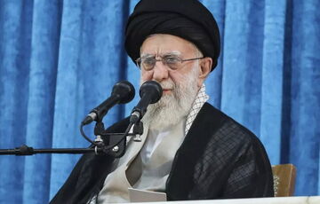 Аятолла Хаменеї заявив, що будь-які удари США ”матимуть серйозні наслідки”