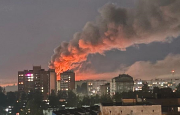 У російському Ярославлі сталася масштабна пожежа на паливному складі У російському Ярославлі сталася масштабна пожежа на паливному складі