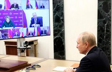 Путин провел совещание с членами Совбеза на фоне серии взрывов на российских аэродромах 