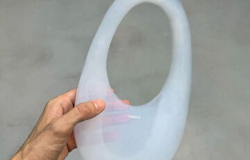 Бренд Coperni представил сумку, которая создана из воздуха: фото