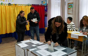 Конституционный суд Румынии отменил результаты первого тура президентских выборов