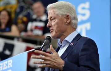 Клінтон розповів про свій вплив на відмову України від ядерної зброї