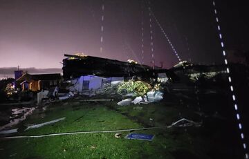 США страдают от мощных торнадо