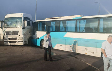 Під Одесою фура протаранила пасажирський автобус: багато постраждалих