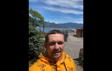 Усик відмовився від титулу абсолютного чемпіона світу з боксу у надважкій вазі