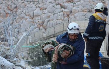 МИД: пять граждан Украины могут быть под завалами в Турции 