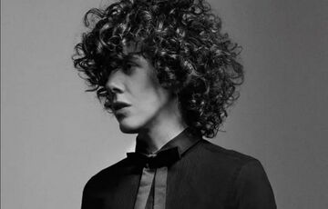 Відома співачка LP похвалилася худі з російським прапором: фанати їй відповіли