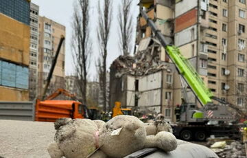 В Одессе из-под завалов достали тело 3-летнего ребенка, мать ищут: фото, видео В Одессе из-под завалов достали тело 3-летнего ребенка, мать ищут: фото, видео