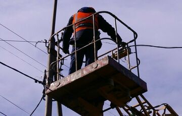 Негода в Україні: кілька сотень населених пунктів залишилися без світла