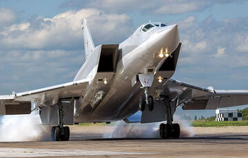 Украинские военные при помощи дрона уничтожили российский бомбардировщик Ту-22МЗ