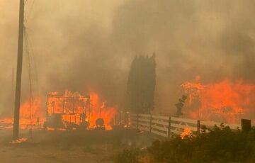 У Канаді пожежа повністю знищила місто після рекордної спеки У Канаді пожежа повністю знищила місто після рекордної спеки