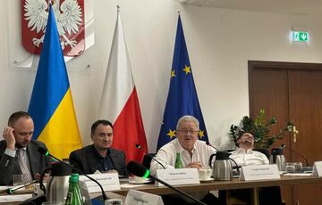 Польская ассоциация заявила о странном поведении своего чиновника на переговорах с Киевом Польская ассоциация заявила о странном поведении своего чиновника на переговорах с Киевом