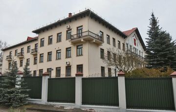 В Вильнюсе неизвестные бросили коктейли Молотова в здание российского посольства В Вильнюсе неизвестные бросили коктейли Молотова в здание российского посольства