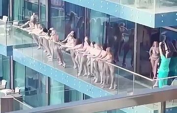 Голый скандал: в Дубае задержали украинок после обнаженной фотосессии на балконе