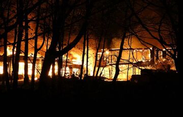 У Монреалі невідомі спалили маєток засновника PornHub - ФОТО У Монреалі невідомі спалили маєток засновника PornHub - ФОТО