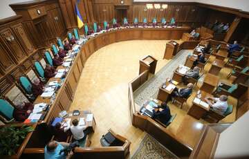 Стала известна ежемесячная зарплата судей КСУ: большинство украинцев не зарабатывают столько даже за год 