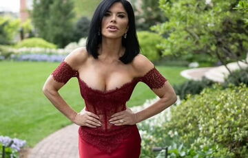 Подружку Безоса раскритиковали за вульгарное платье на ужине в Белом доме