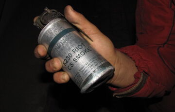 Россияне сбрасывают на бойцов ВСУ химические гранаты с ядовитым газом Россияне сбрасывают на бойцов ВСУ химические гранаты с ядовитым газом