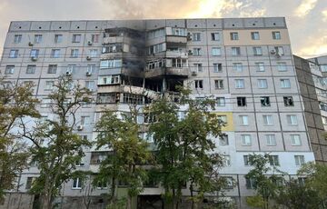 Дві жінки загинули внаслідок російського обстрілу Херсона (фото) Дві жінки загинули внаслідок російського обстрілу Херсона (фото)