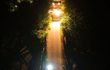 В Закарпатье обвалился мост: пришлось вызывать спасателей для госпитализации ребенка