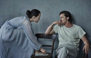 Анджеліна Джолі продала свою частку французького виноградника російському олігарху