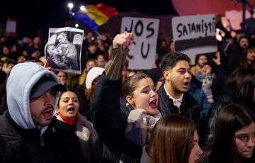 В Румынии проходят протесты против ультраправого кандидата в президенты В Румынии проходят протесты против ультраправого кандидата в президенты