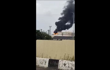 У РФ на Краснодарському НПЗ сталася потужна пожежа: відео У РФ на Краснодарському НПЗ сталася потужна пожежа: відео