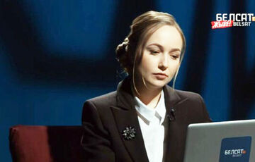 Білоруській ведучій погрожують арештом родичів, поки вона не повернеться в Білорусь