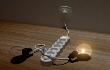 Еще час со светом: графики отключений отменили до 17 часов